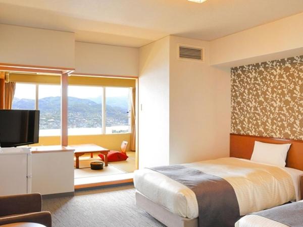 Ooedo Onsen Monogatari Nagasaki Hotel Seifu : photo 1 de la chambre superior twin room with tatami area - city night view - top floor - private bathroom - non-smoking