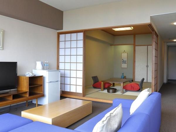 Ooedo Onsen Monogatari Nagasaki Hotel Seifu : photo 1 de la chambre superior twin room with tatami area and living room - city night view - private bathroom - non-smoking