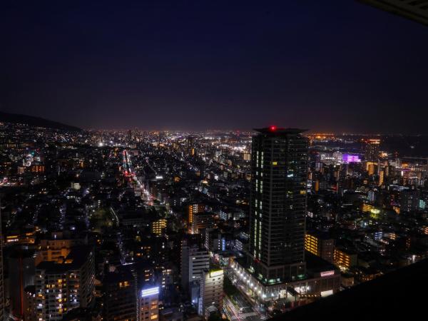 ANA Crowne Plaza Kobe, an IHG Hotel : photo 1 de la chambre premium twin room with trundle bed and city view