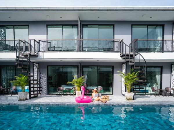 Chanakarn Pool Access Rawai : photo 6 de la chambre chambre double ou lits jumeaux avec accès piscine