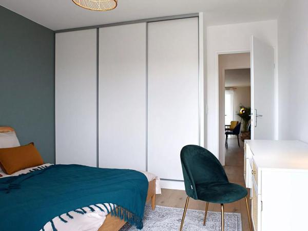 Loft moderne à Reims : photo 5 de la chambre suite familiale avec balcon