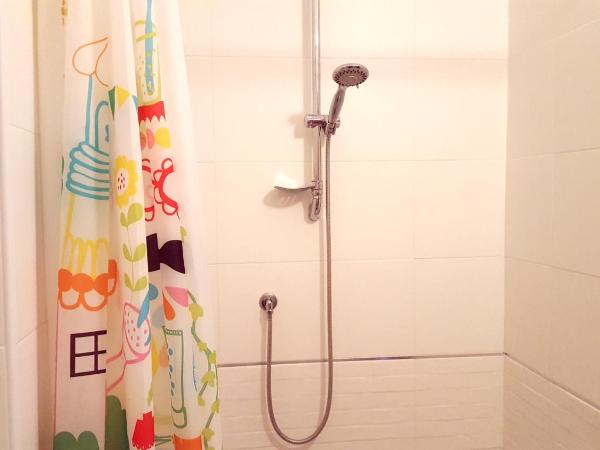 Hostel Mancini Naples : photo 7 de la chambre chambre simple avec salle de bains privative