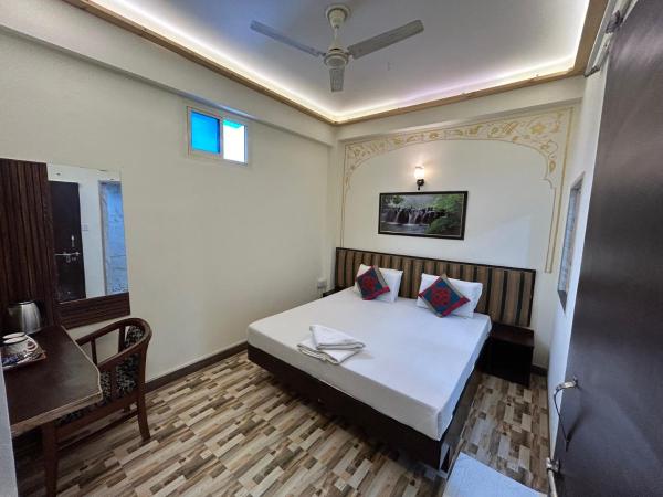 Max Guest House : photo 3 de la chambre chambre double standard avec ventilateur