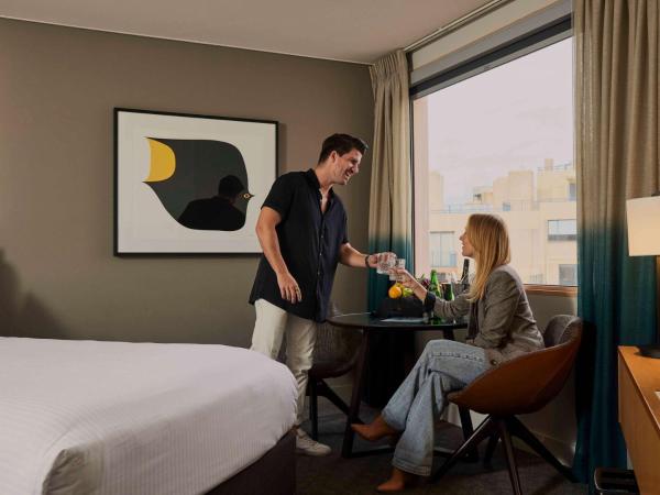 Novotel Sydney Darling Harbour : photo 4 de la chambre chambre double supérieure avec deux lits doubles