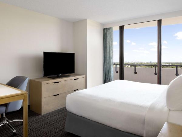 Embassy Suites by Hilton Tampa Airport Westshore : photo 4 de la chambre studio lit king-size avec vue sur la ville - non-fumeurs