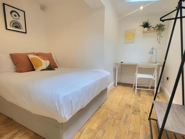 London En-suite Double Rooms - Leytonstone E11 : photo 2 de la chambre chambre double avec salle de bains privative