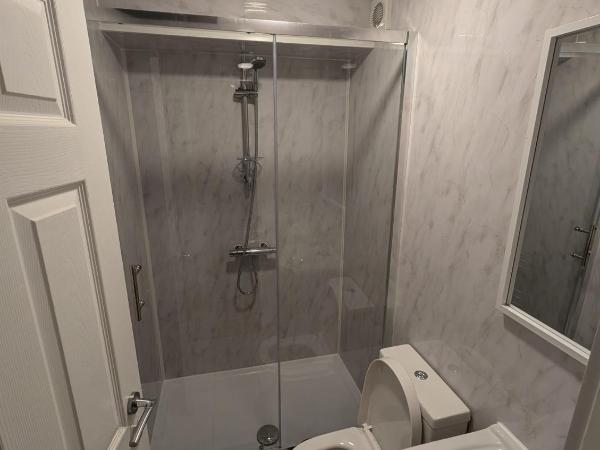 London En-suite Double Rooms - Leytonstone E11 : photo 1 de la chambre chambre double avec salle de bains privative