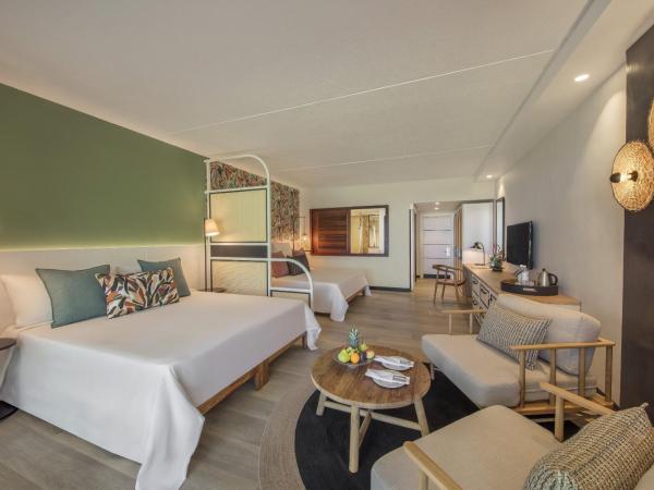 Victoria Beachcomber Resort & Spa : photo 2 de la chambre new deluxe ground floor room