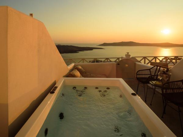 Elia Caldera Suites : photo 2 de la chambre deluxe suite with outdoor hot tub and caldera view 