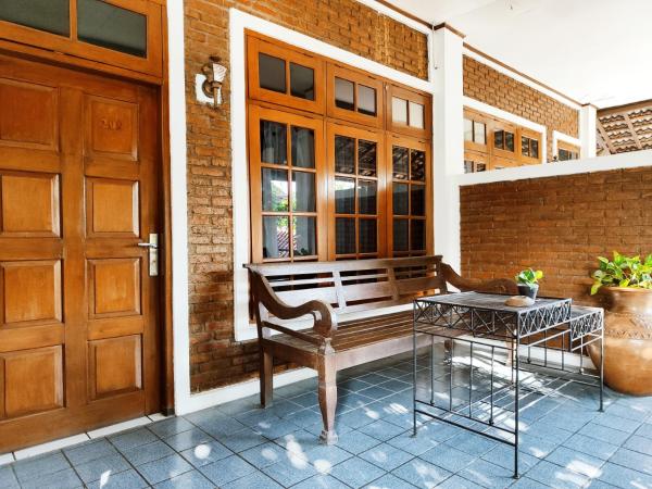 Paku Mas Hotel : photo 5 de la chambre chambre double deluxe avec balcon