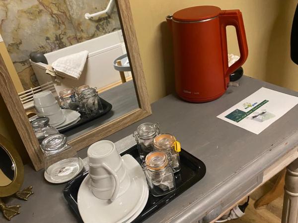 Suite en Terrasse à Cognac : photo 4 de la chambre chambre lit queen-size