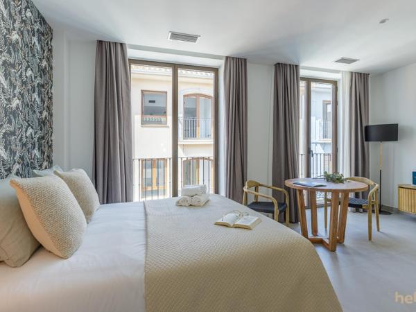 Cervantes Suites by Helo : photo 1 de la chambre appartement avec balcon