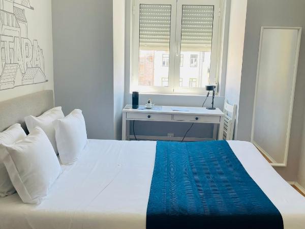Lisbon Check-In Guesthouse : photo 2 de la chambre chambre double avec salle de bains privative