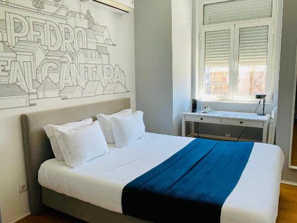 Lisbon Check-In Guesthouse : photo 1 de la chambre chambre double avec salle de bains privative