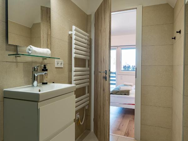 Balatonic Lime apartmanház : photo 3 de la chambre appartement - vue sur piscine 