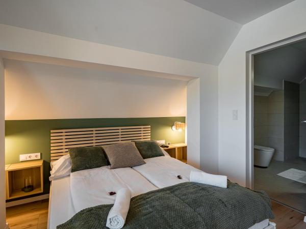 Balatonic Lime apartmanház : photo 9 de la chambre appartement - vue sur piscine 