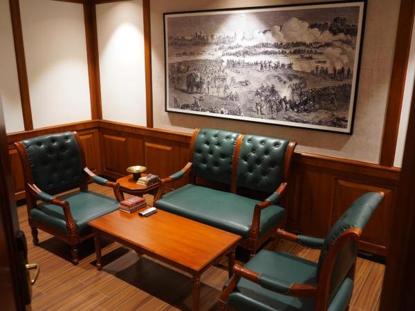 Nalapad's Hotel Bangalore International : photo 2 de la chambre suite supérieure lit king-size