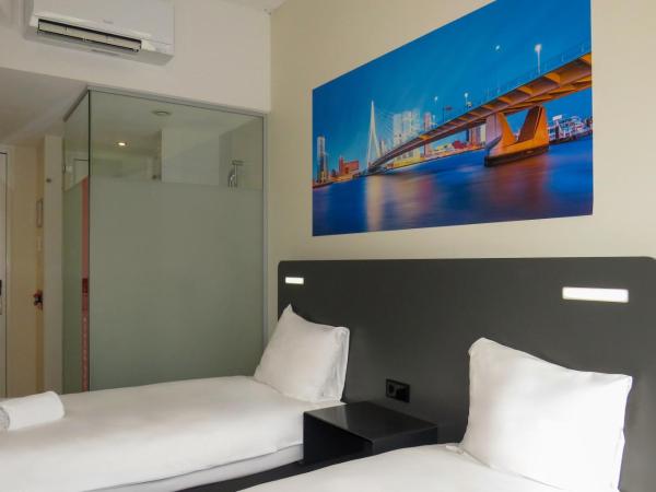 easyHotel Rotterdam City Centre : photo 4 de la chambre chambre lits jumeaux