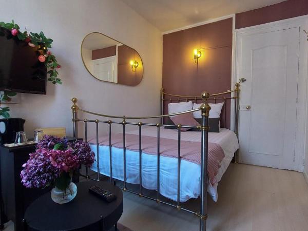 Les Demoiselles : photo 4 de la chambre chambre double avec salle de bains privative
