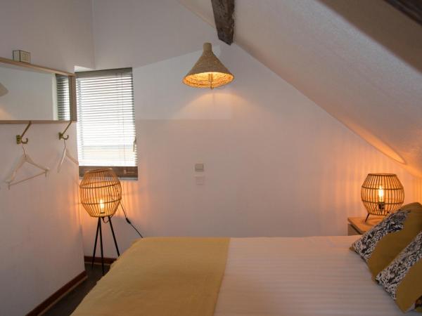 Les Demoiselles : photo 3 de la chambre chambre double avec salle de bains privative