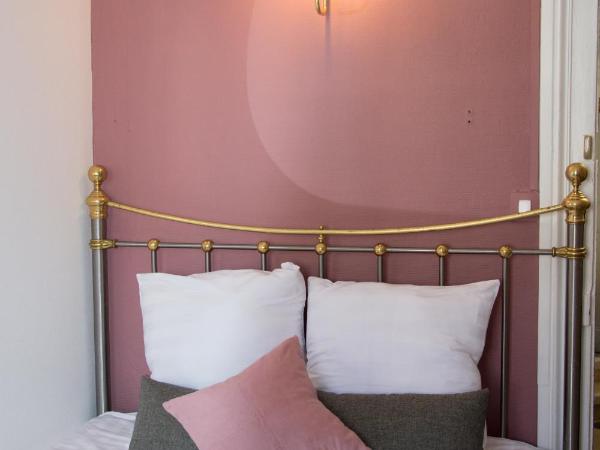 Les Demoiselles : photo 5 de la chambre chambre double avec salle de bains privative