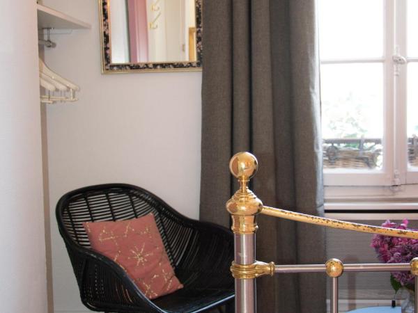 Les Demoiselles : photo 7 de la chambre chambre double avec salle de bains privative