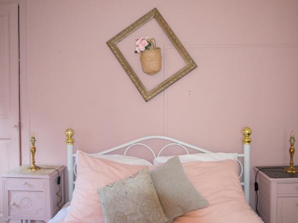 Les Demoiselles : photo 1 de la chambre chambre double avec salle de bains privative
