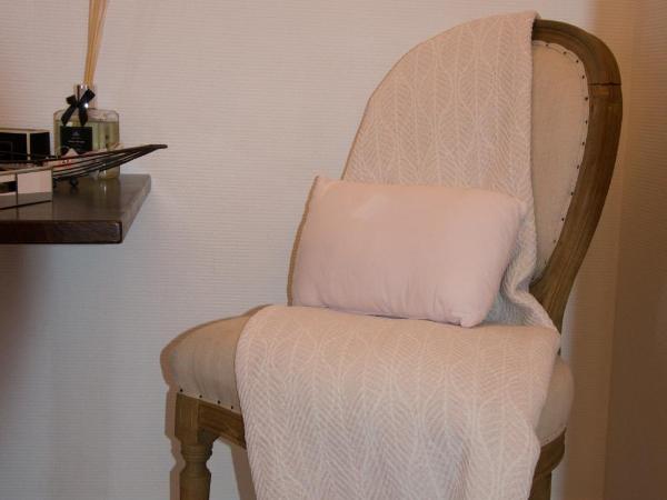 Les Demoiselles : photo 7 de la chambre chambre double avec salle de bains privative