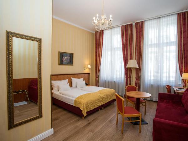 Pension Opera Suites I Self Check In : photo 8 de la chambre chambre double supérieure