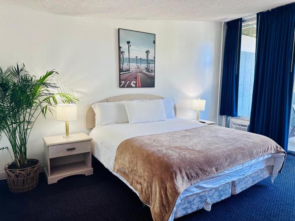 Foghorn Harbor Inn : photo 3 de la chambre chambre lit king-size - vue sur jardin