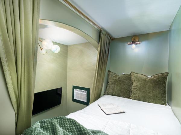 The Mansion on Royal : photo 3 de la chambre suite lit queen-size #8
