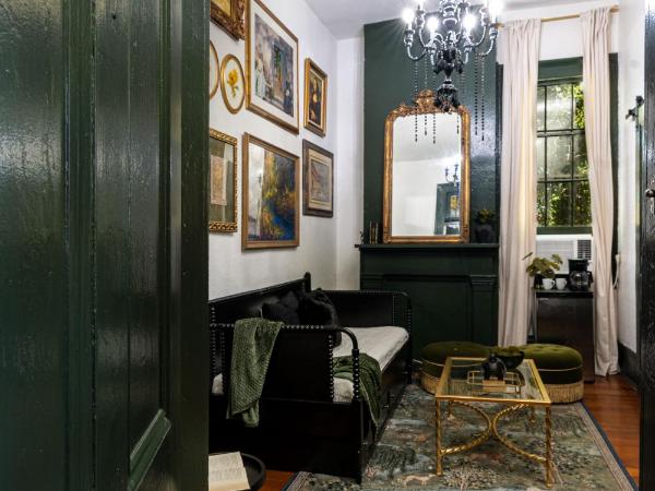 The Mansion on Royal : photo 1 de la chambre suite lit queen-size #8