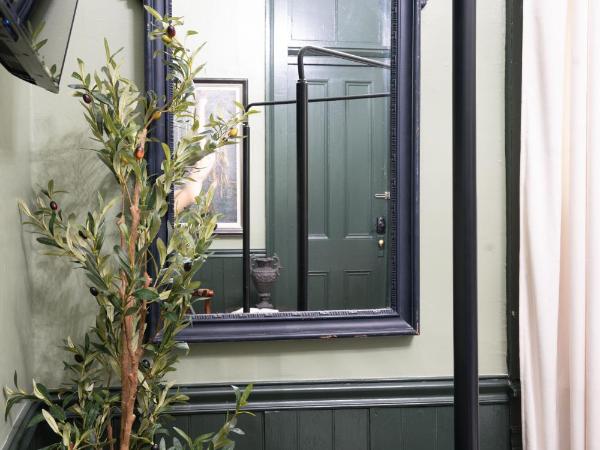 The Mansion on Royal : photo 6 de la chambre suite lit queen-size #8