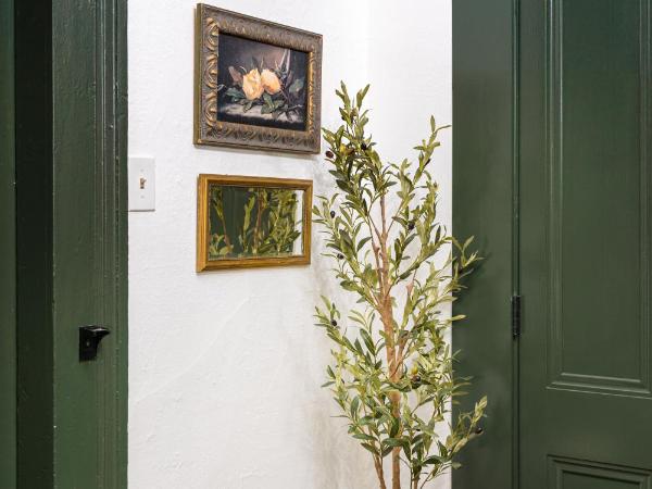 The Mansion on Royal : photo 10 de la chambre suite lit queen-size #8