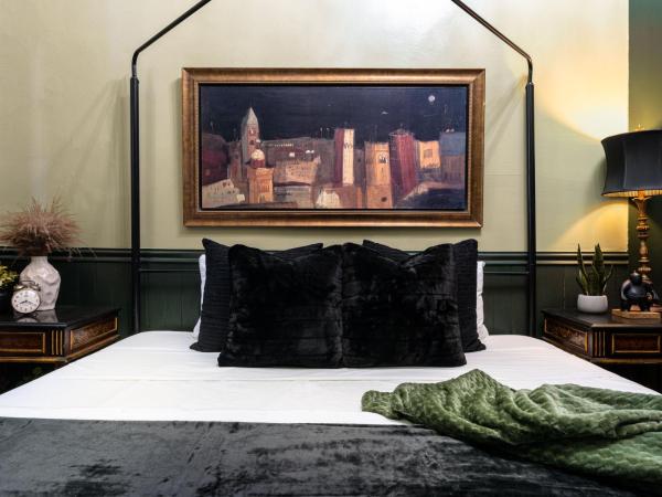 The Mansion on Royal : photo 2 de la chambre suite lit queen-size #8