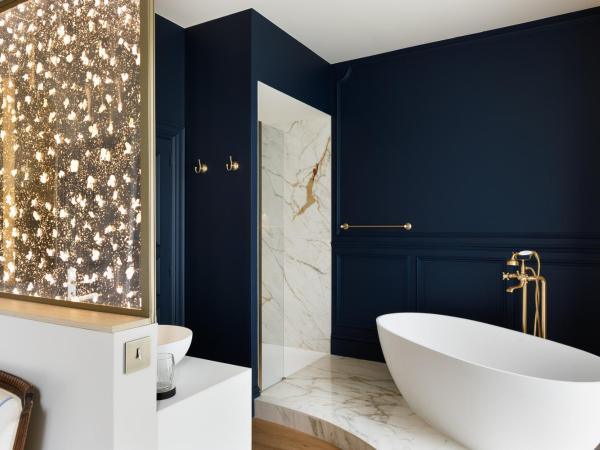 Clos du Cèdre - Maison et chambres d'Hôtes à Dinan : photo 2 de la chambre chambre double ou lits jumeaux deluxe avec balcon