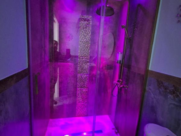 Albicocche House Catania : photo 2 de la chambre suite avec jacuzzi