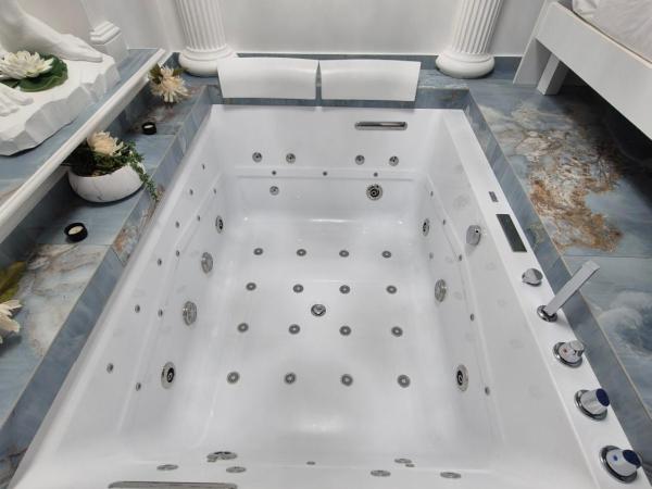 Albicocche House Catania : photo 6 de la chambre suite avec jacuzzi