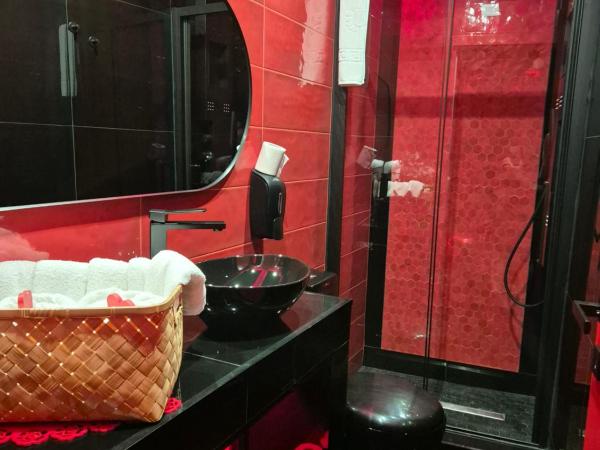 Albicocche House Catania : photo 5 de la chambre suite avec jacuzzi