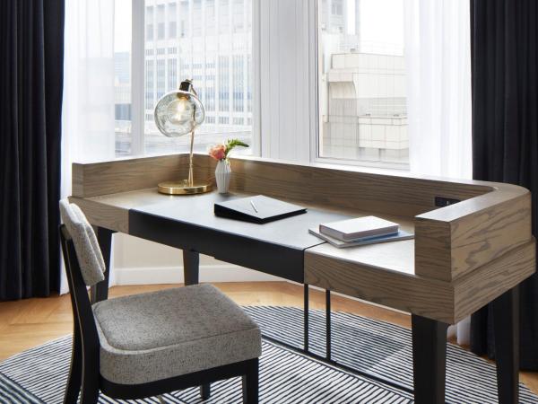 The Luxury Collection Hotel Manhattan Midtown : photo 4 de la chambre suite lit king-size avec canapé-lit - vue sur horizon