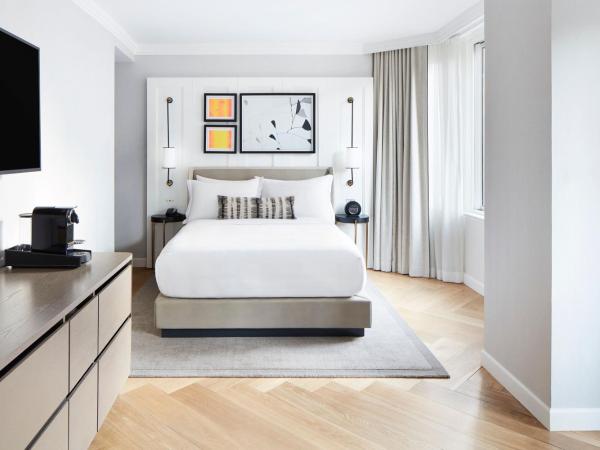 The Luxury Collection Hotel Manhattan Midtown : photo 4 de la chambre suite junior lit queen-size - vue sur ville