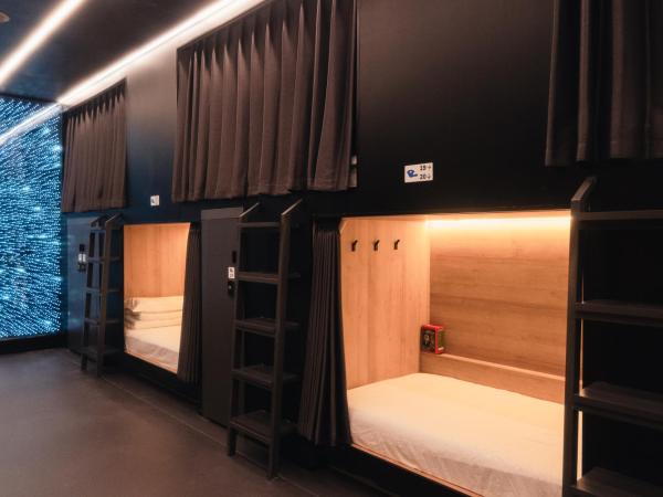吃山02救赎青年旅店 : photo 3 de la chambre lit dans dortoir pour hommes