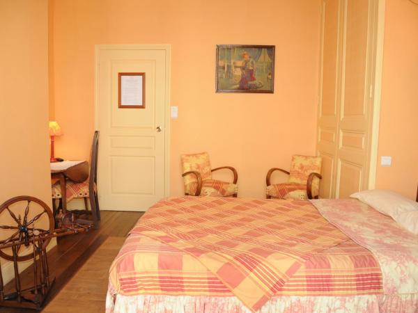 LE JARDIN DU VENDOME : photo 1 de la chambre chambre double avec salle de bains privative