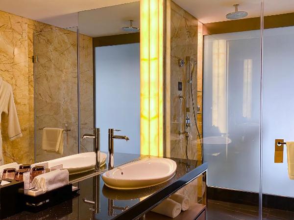 JW Marriott Hotel Shenzhen : photo 1 de la chambre third space room, guest room, 1 king