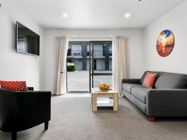 Acacia Lake View Motel : photo 2 de la chambre suite lit king-size