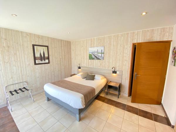 Logis Hôtel L'Oliveraie : photo 1 de la chambre chambre quadruple