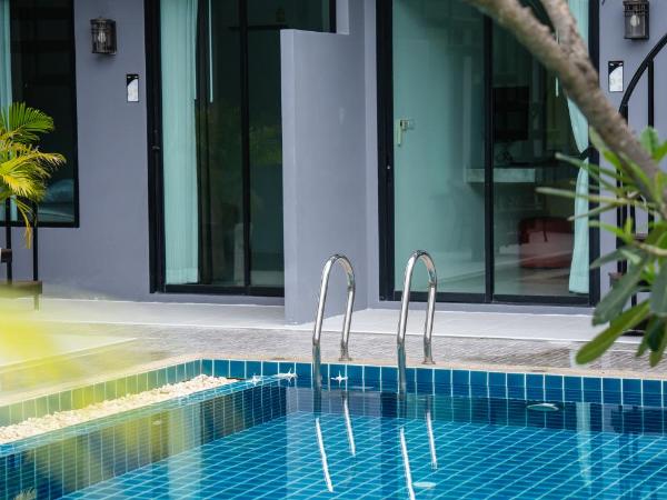 Chanakarn Pool Access Rawai : photo 5 de la chambre chambre double ou lits jumeaux de luxe avec accès piscine