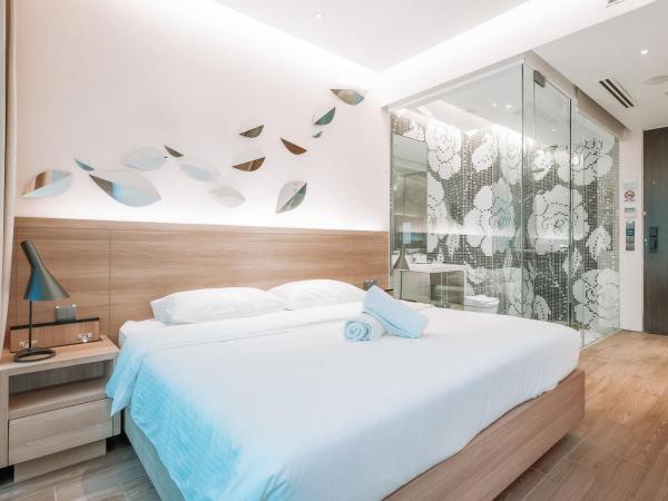 L Hotel at Bugis Ville : photo 6 de la chambre premier king, window