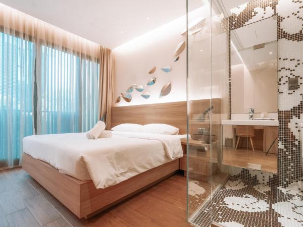 L Hotel at Bugis Ville : photo 3 de la chambre premier king, window