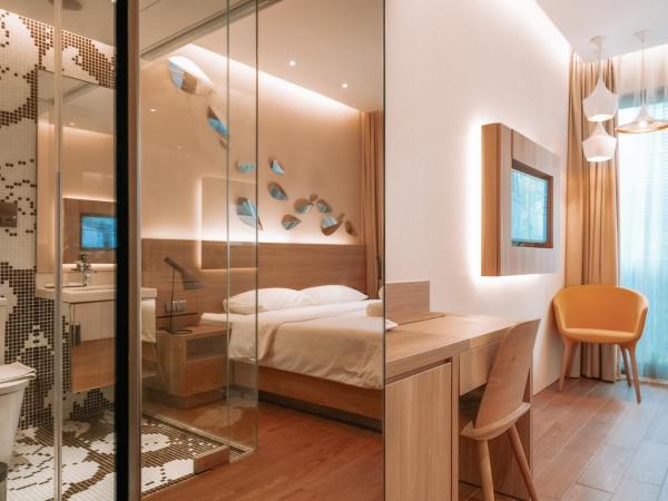 L Hotel at Bugis Ville : photo 2 de la chambre premier king, window